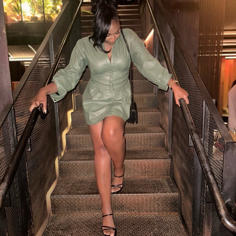Elegant Green Button-Up Dress